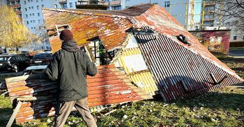 Zielona Góra: Kiosk ruchu na dużym osiedlu rozebrany na części