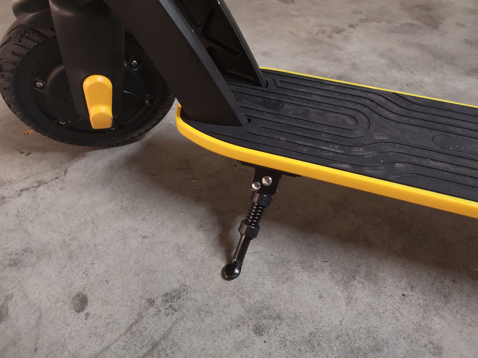 Krótki test hulajnogi elektrycznej eRoller R1 11