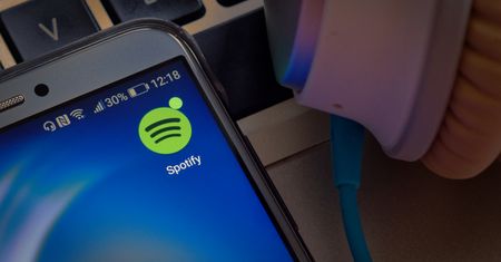 Spotify walczy z modyfikowanymi aplikacjami, choć istnieje dzięki piractwu