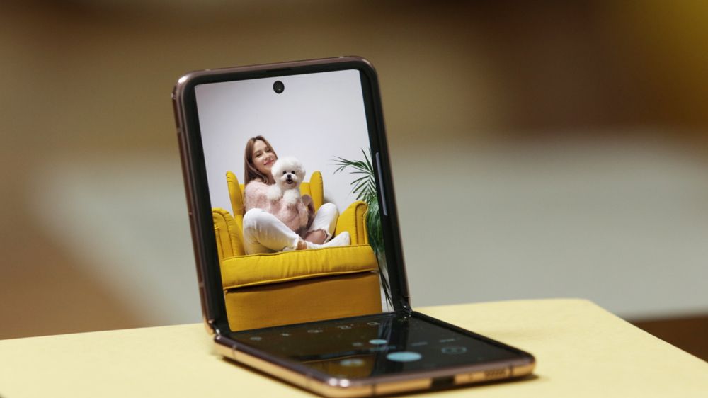 Samsung zaliczył spory wyciek. Składany Galaxy Z Flip 3 w całej okazałości 1