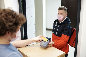 Dark stores zdobywają polski rynek. Kolejna sieć będzie dostarczać zakupy