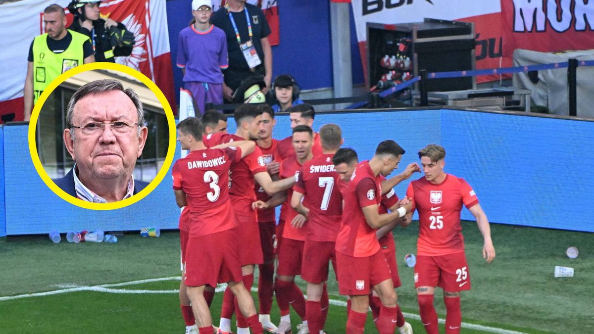 Na zdjęciu: piłkarze reprezentacji Polski, w kółeczku Zbigniew Buczkowski (PAP/	FOTON)