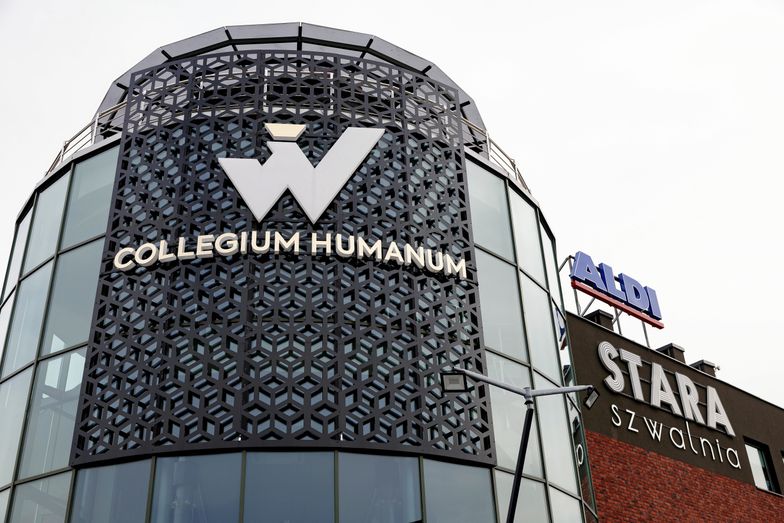 Collegium Humanum w Rzeszowie
01.03.2024 Rzeszow , ulica Okulickiego 10 , Centrum Handlowe Stara Szwalnia . Collegium Humanum .
Fot. Patryk Ogorzalek / Agencja Wyborcza.pl
Fot. Patryk Ogorzalek / Agencja Wyborcza.pl
Collegium Humanum, budynek, logo
