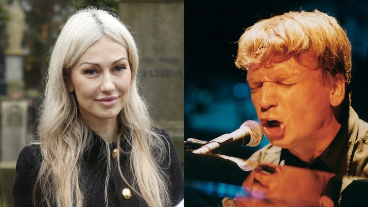 Posępna Magdalena Ogórek odwiedza grób Grzegorza Ciechowskiego