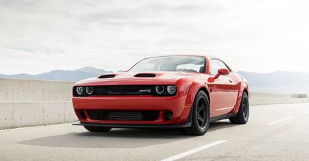 Dodge Challenger SRT Super Stock debiutuje. Pod maską ma ponad 810 KM
