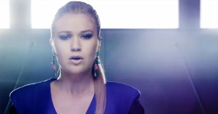 Zobaczcie nowy teledysk Kelly Clarkson!