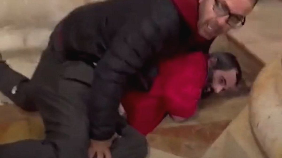 Dantejskie sceny w izraelskim kościele. Co kierowało agresywnym mężczyzną?