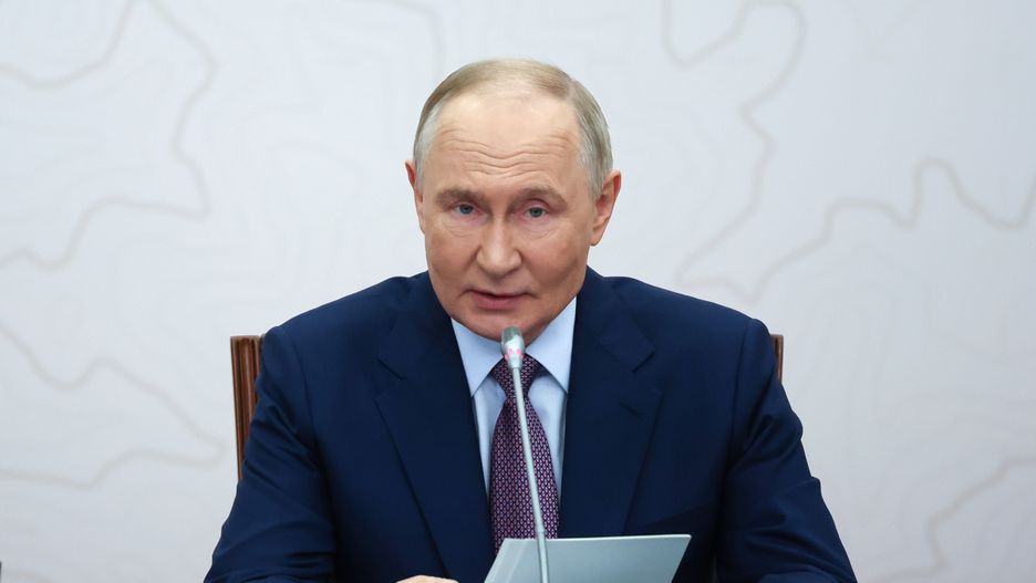Russian Geographical Society congress in Moscow
epa12476758 Russian President Vladimir Putin attends the sidelines of the Russian Geographical Society congress in Moscow, Russia, 23 October 2025.  EPA/VYACHESLAV PROKOFYEV / SPUTNIK / KREMLIN POOL MANDATORY CREDIT 
Dostawca: PAP/EPA.
VYACHESLAV PROKOFYEV / SPUTNIK / KREMLIN POOL
government, politics