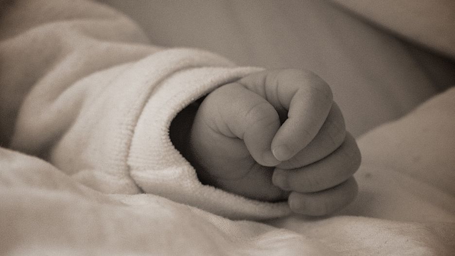 Łódzkie. Śmierć noworodka. Rodzice pili alkohol (Flickr.com, Yves Merckx)