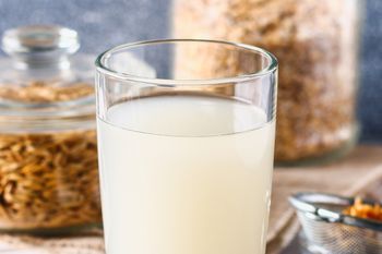 Pij na czczo. Oczyścisz jelita i w końcu będą pracować jak należy