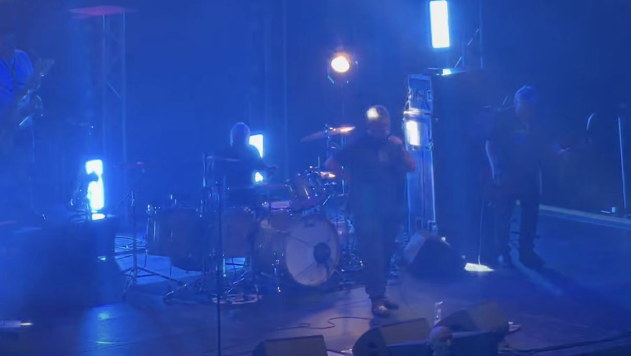 Kazik Staszewski na scenie w Zielonej Górze