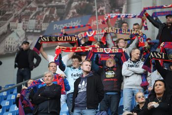 Piast Gliwice - Bruk-Bet Termalica Nieciecza. Gliwiczanie przegrywali 0:2, ale mają pierwsze zwycięstwo