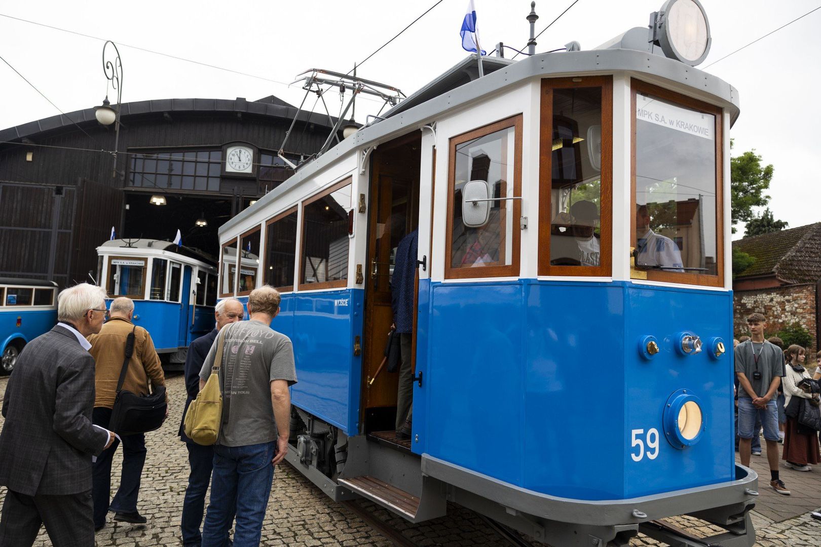 Zabytkowy tramwaj SN1 o numerze 59, który wyjechał na ulice Krakowa 103 lata temu. Po odrestaurowaniu znów wyjedzie