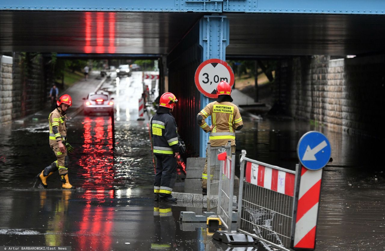 Pogoda. Podtopienia i powalone drzewa. Burze przeszły przez cały kraj