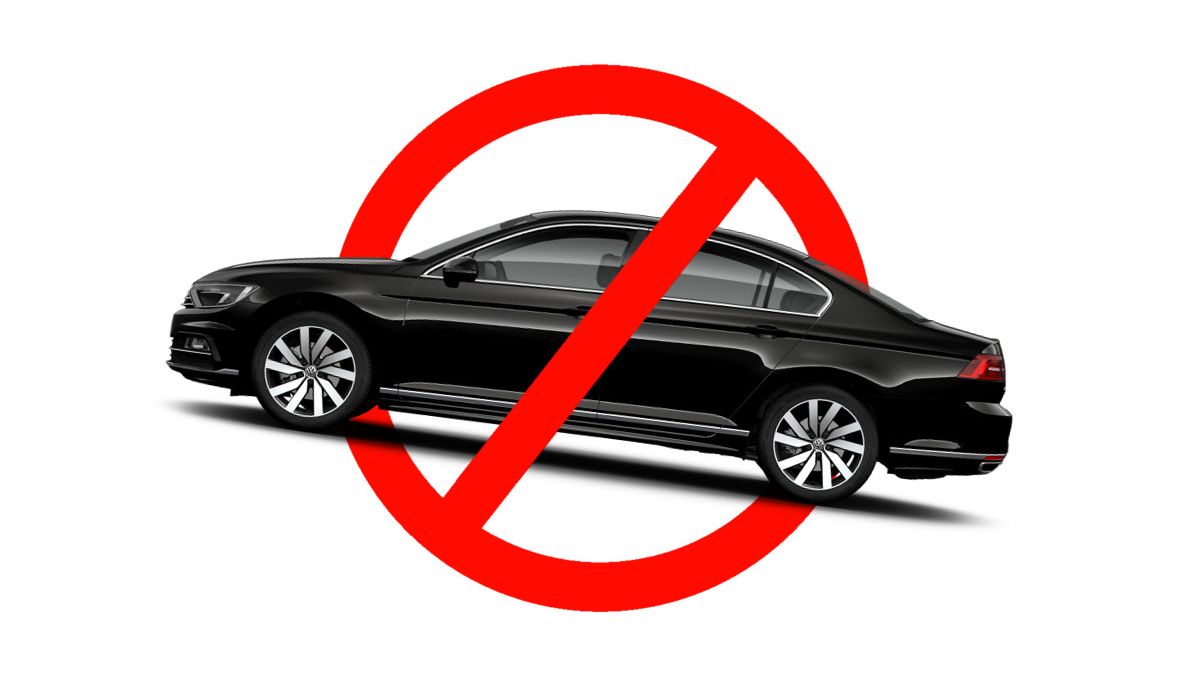 Właściciele czarnych aut w Ashbagacie nie mogą jeździć swoimi samochodami.