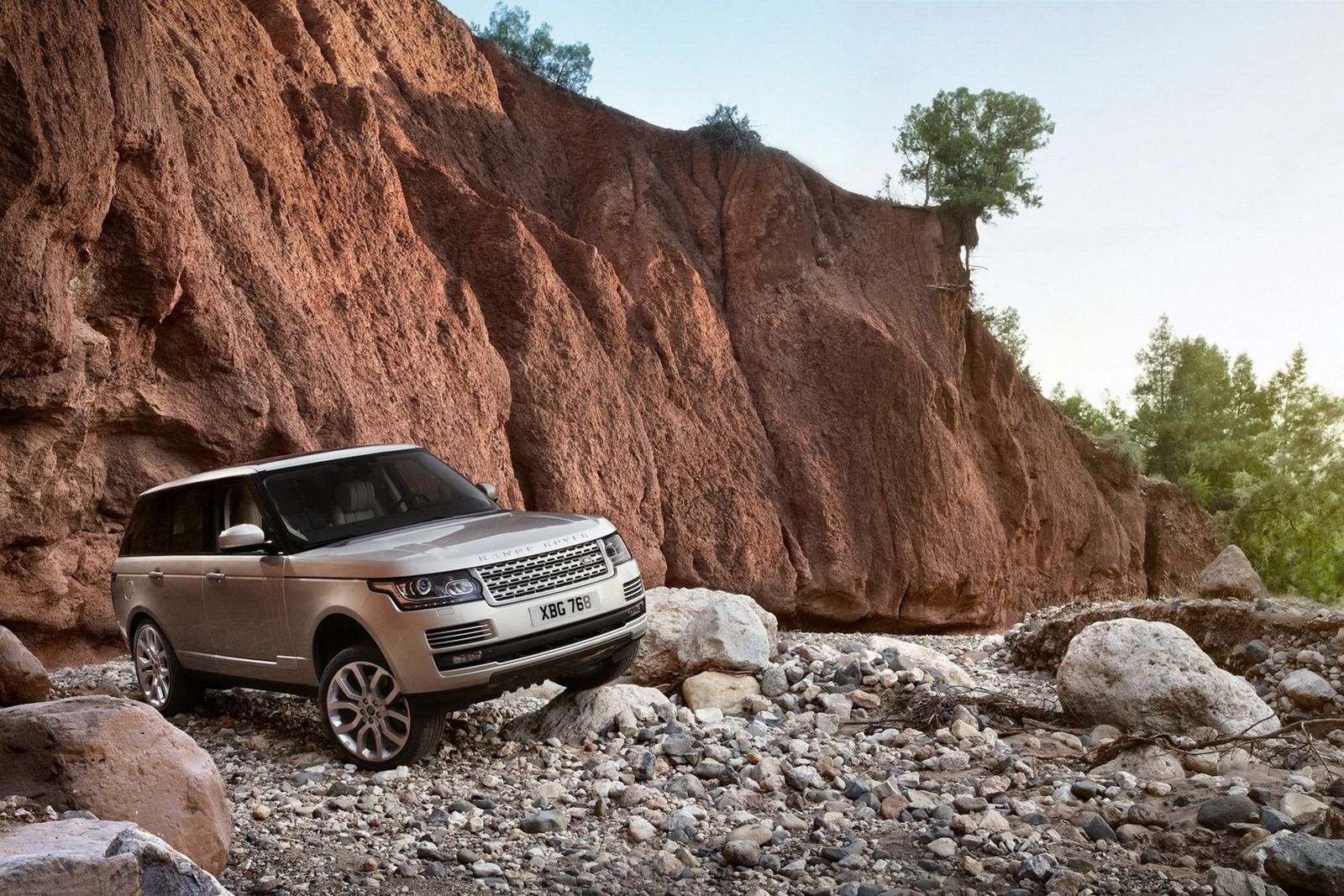 Nowy Ranger Rover (2013) w obszernej galerii 40