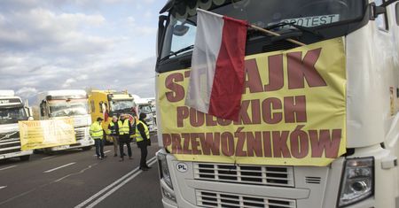 Rozlewa się konflikt na ukraińskiej granicy. Pierwsza wybita szyba, dołączają Słowacy