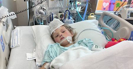 Po spacerze po lesie zaczęła go boleć głowa. 6-latek był o krok od śmierci