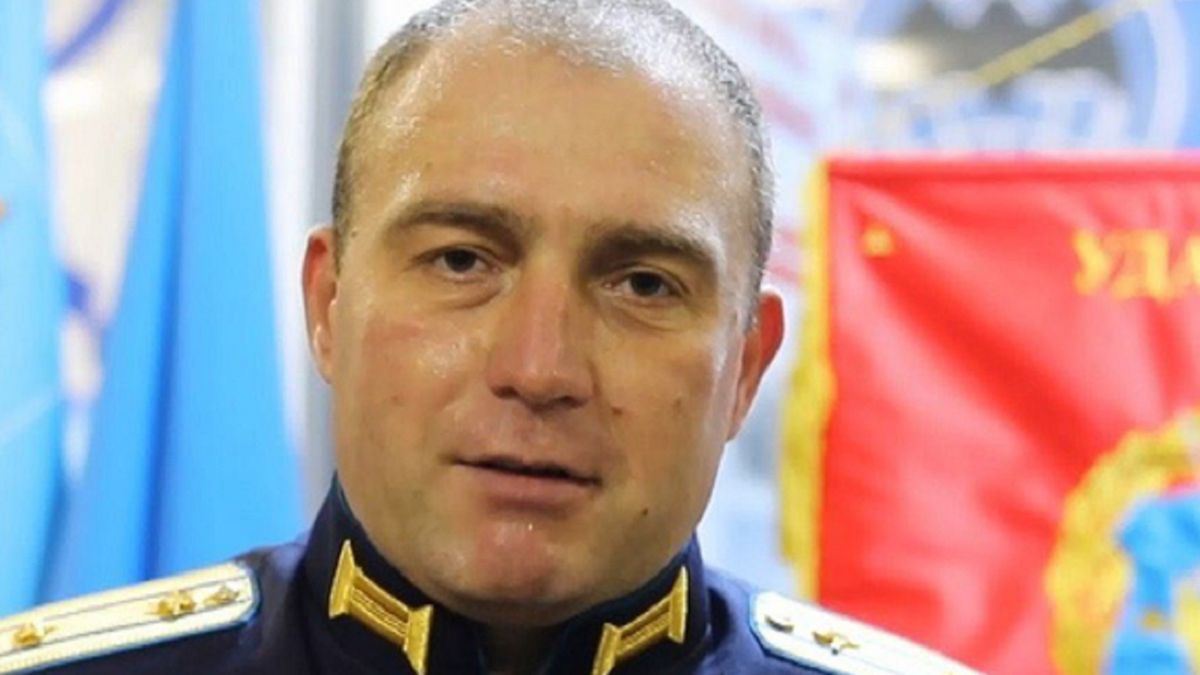 Siergiej Suchariew, dowódca pułku powietrznodesantowego z Kostromy.