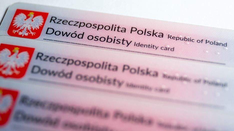 Setki dowodów trzeba wyprodukować na nowo