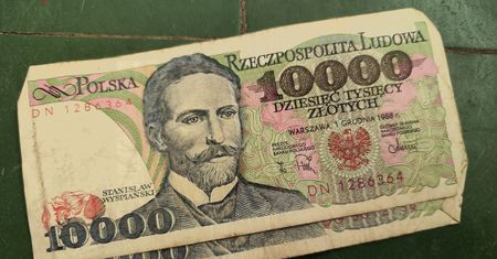 Chce sprzedać monety i banknoty z PRL. Zapytał o wycenę. Zdziwieni?