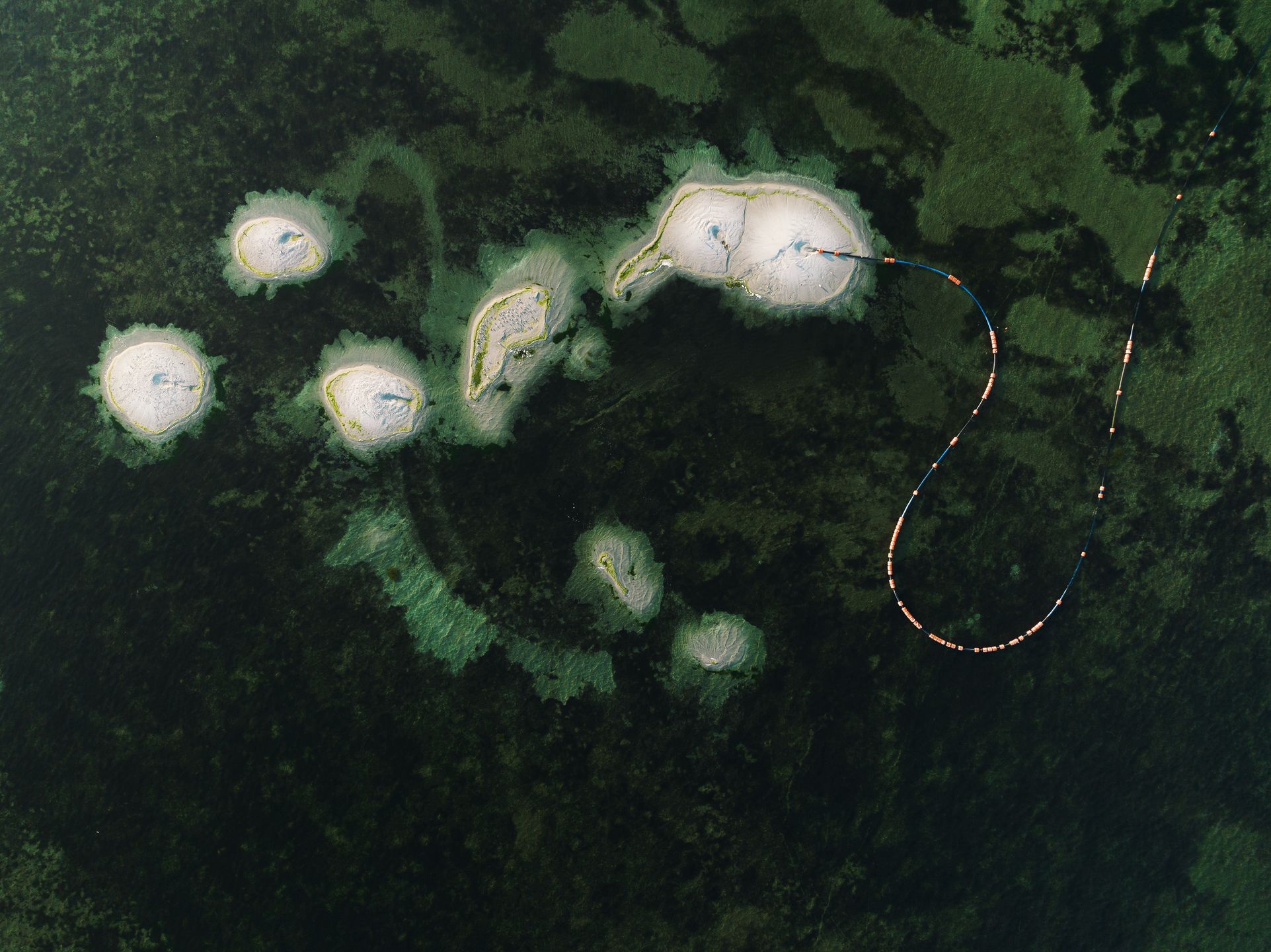 Widok z lotu ptaka na nowy archipelag wysepek