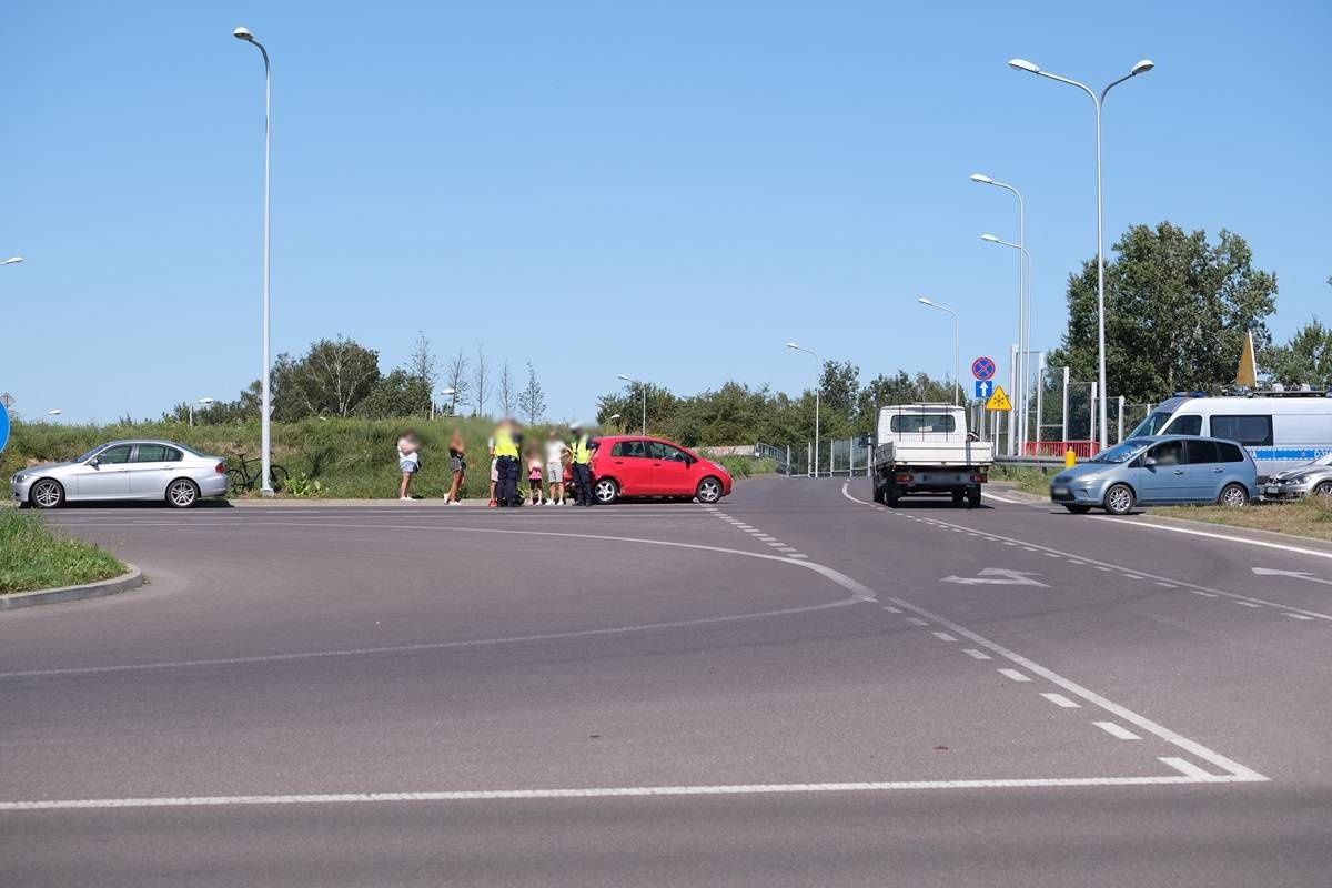BMW zderzyło się z toyotą na rondzie 100-lecia KUL z pniakiem