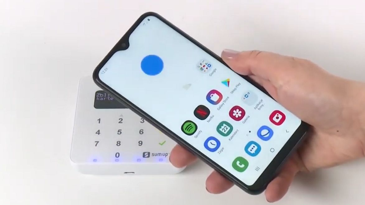 Jak płacić telefonem? Oto nasz poradnik, fot. YouTube/Orange Polska