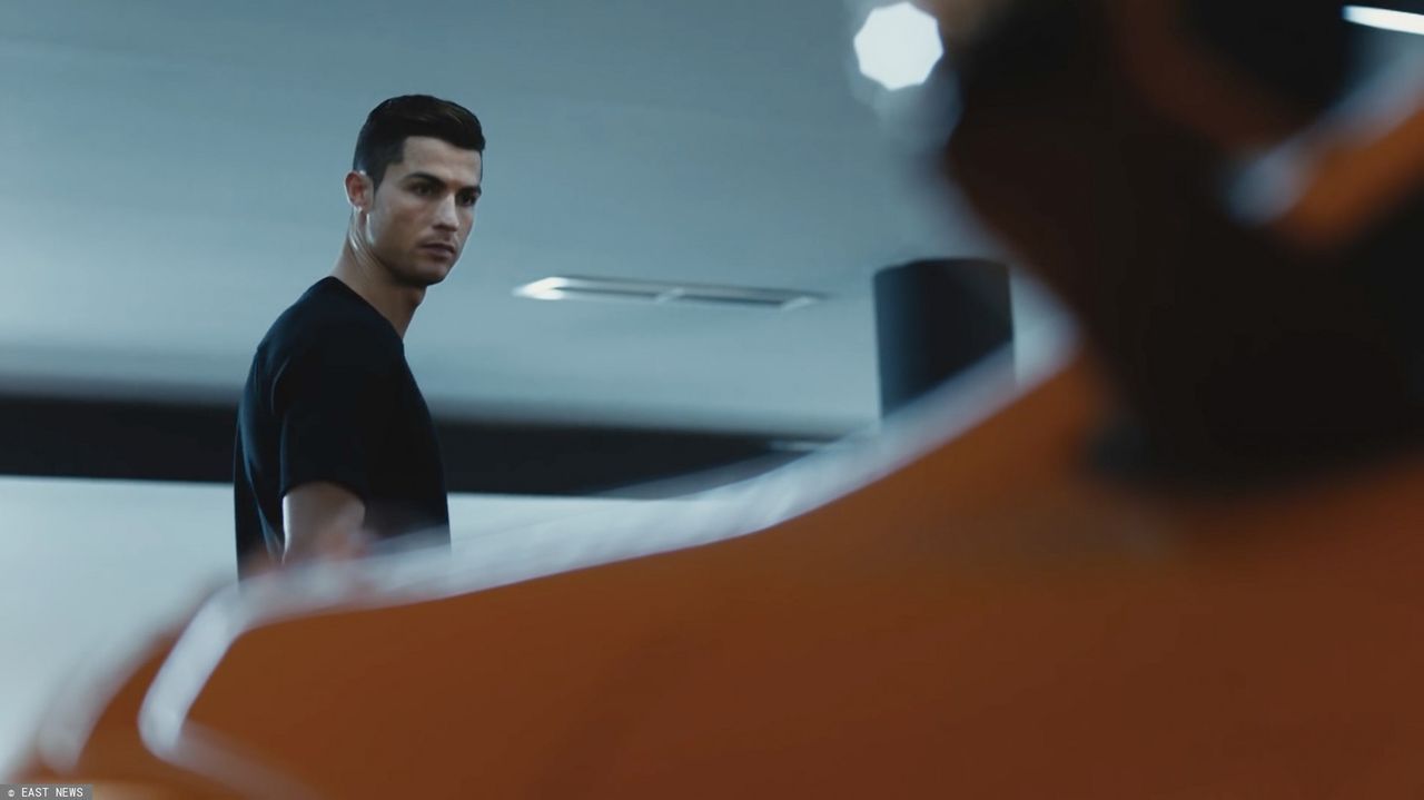 Crisitano Ronaldo strzelił 700. gola. W garażu ma ferrari i bugatti, ale zaczynał od audi