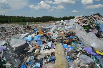 "Wieczorami się duszą". Polska gmina zmaga się ze smrodem
