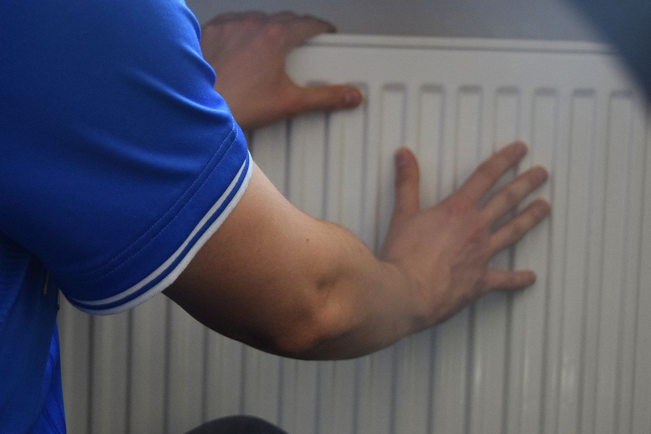 Bon ciepłowniczy ma ochronić mieszkańców przed wysokimi cenami ciepła? Kto może starać się o dopłatę na ogrzewanie. Gdzie składać wnioski?