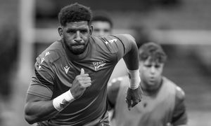 Prysznic zamknięty od środka. 31-letni rugbysta nie żyje