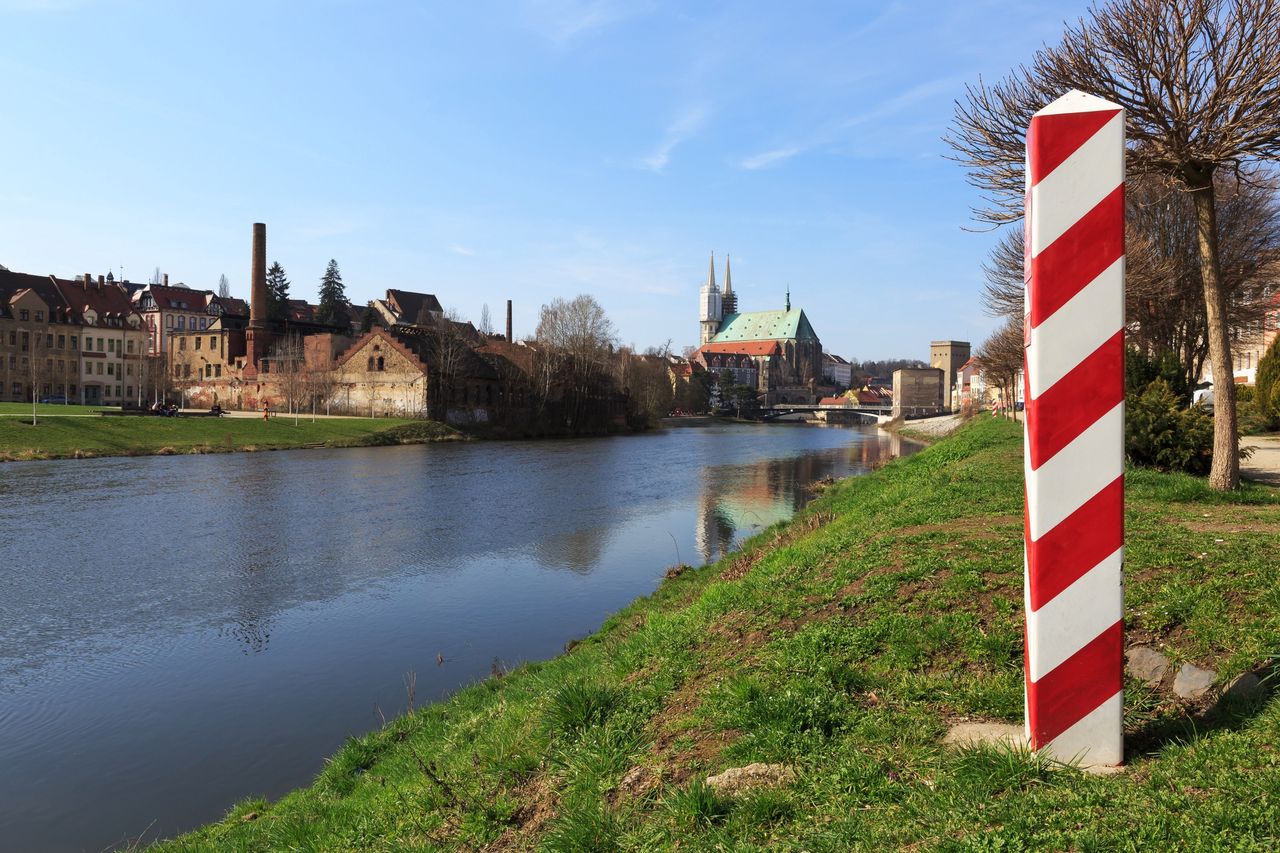 Święta a koronawirus. Czy po przyjeździe do Polski trzeba iść na kwarantannę?