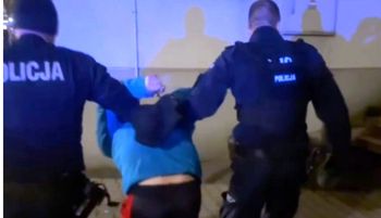 Horror w Warszawie. Wciągnął kobietę za przystanek