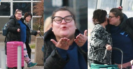 Rozpromieniona Dominika Gwit rozsyła CAŁUSY, przybywając z dzieckiem na dworzec w Gdyni (ZDJĘCIA)