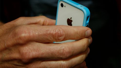 Błękitny "zderzak" dla iPhone’a 4 1