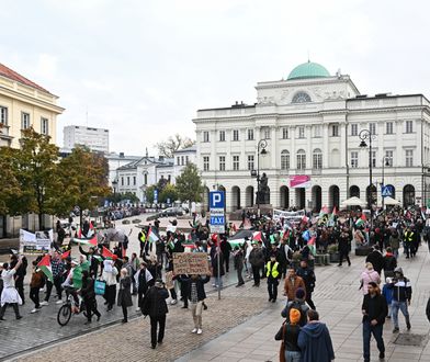 Szła ze skandalicznym transparentem. Tłumaczy się na nagraniu