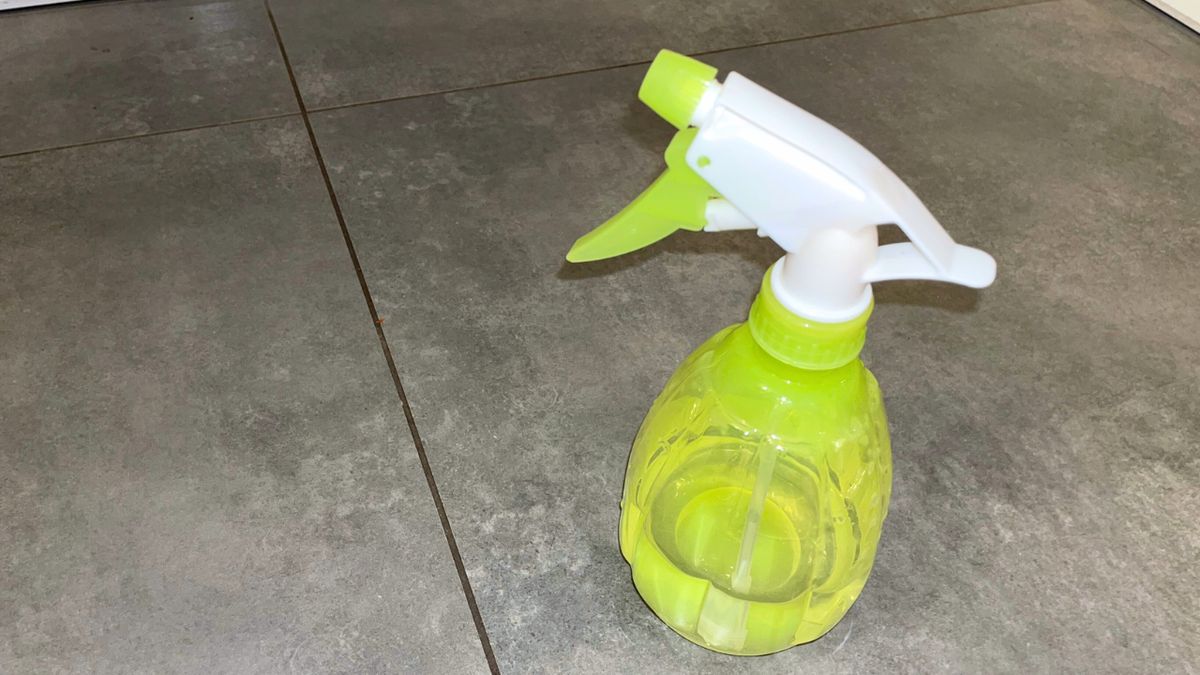 Płyn do czyszczenia fug