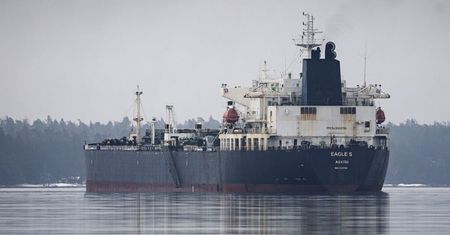 NATO patroluje Bałtyk. Rosja eskortuje tankowce "floty cieni"