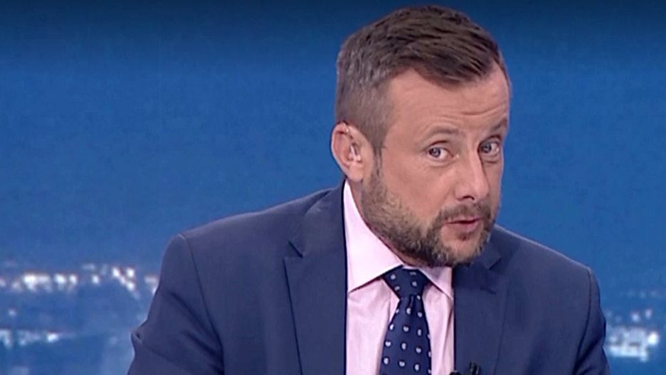 Dziennikarz TVP Info Adrian Klarenbach chciał pogrążyć konkurencję, ale sam wpadł we własne sidła