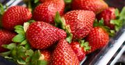 Przed zakupem zajrzyj pod szypułkę. Tak rozpoznasz polskie truskawki