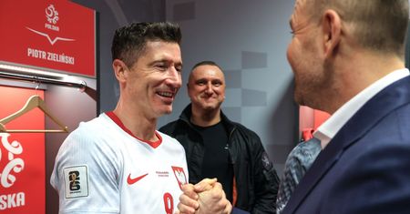 Prezydent w szatni u piłkarzy. Jest nagranie