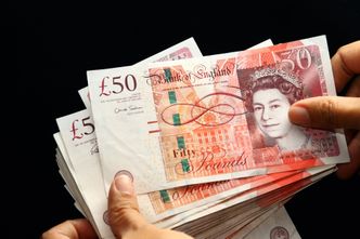 Kursy walut. Funt najdroższy od czterech lat