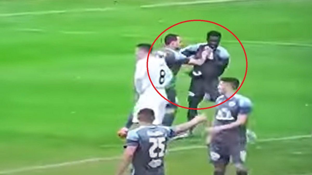 Walka zawodników z tego samego zespołu