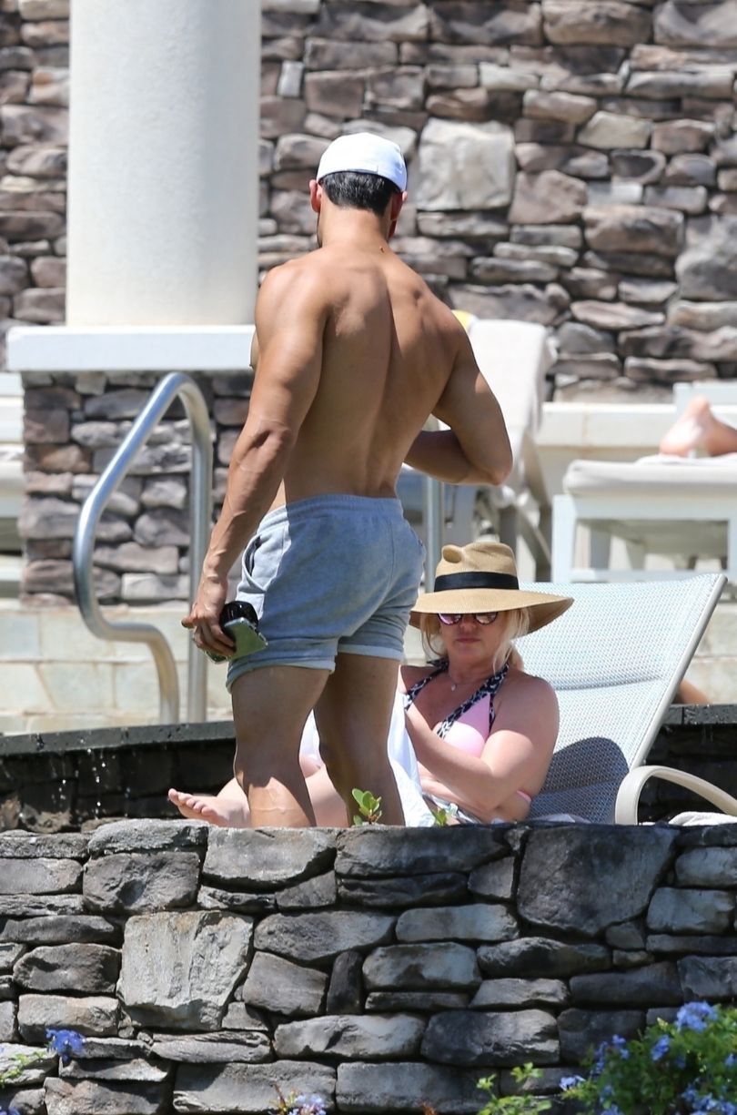 Britney Spears relaksuje się na Hawajach w towarzystwie ukochanego