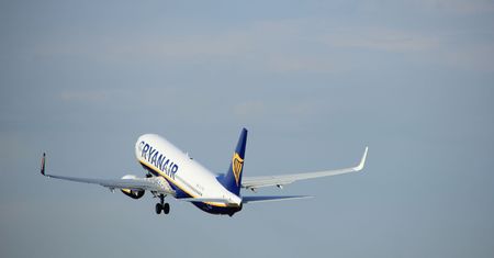 Ryanair zawiesza loty z Polski. Lista miejsc, w które nie polecisz