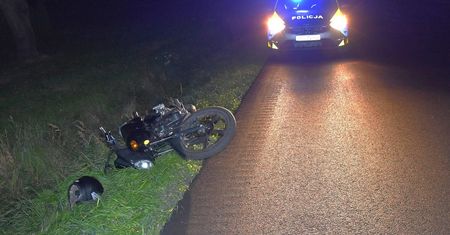 Krasnystaw: Motorowerzysta wypadł z drogi. Był nietrzeźwy i miał aktywny zakaz prowadzenia pojazdów