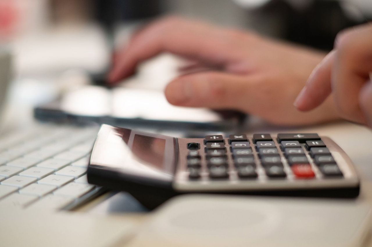 Konto firmowe a cash flow: funkcje, które realnie pomagają w zarządzaniu finansami