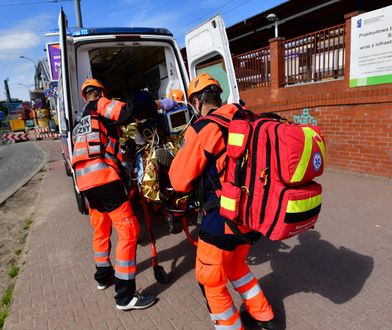 Koronawirus. Wrocław. Mężczyzna zaatakował gazem pieprzowym medyków. Zdemolował ambulans