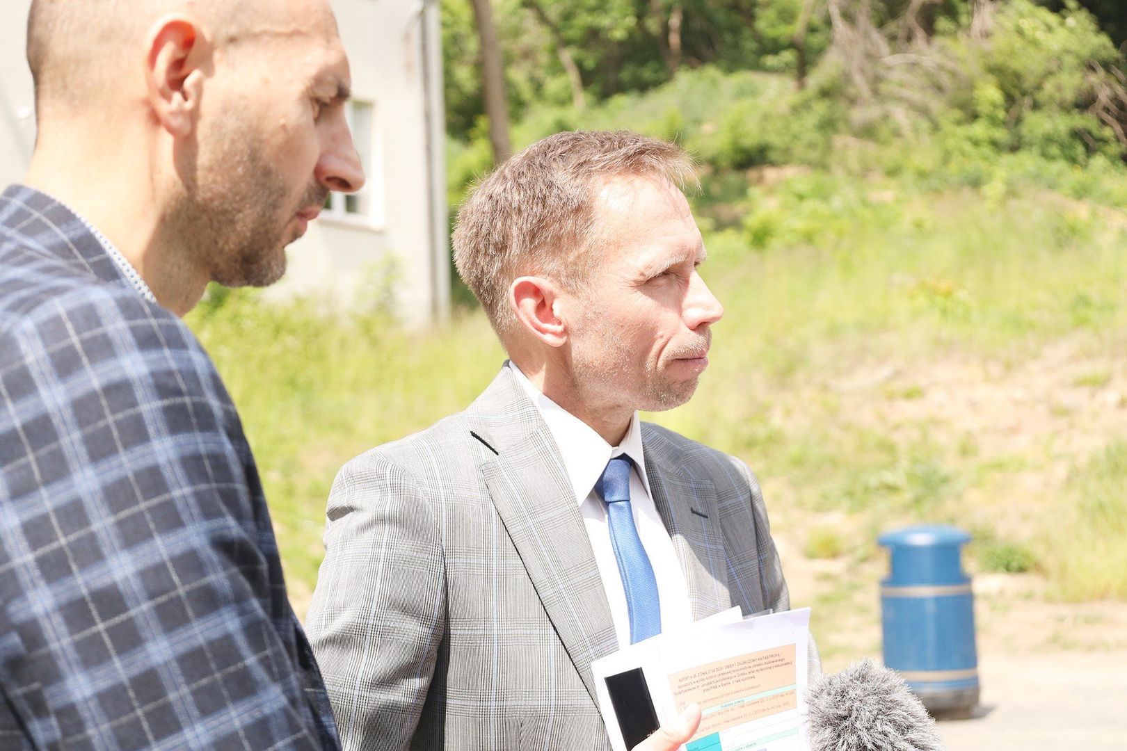 Briefing prasowy z Burmistrzem Dolska Tomaszem Frąckowiakiem i dyrektorem SP w Dolsku Bartoszem Kołakowskim - 16 maja 2025 r.